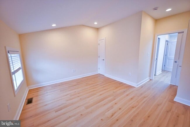 Building Photo - 907 Stiles St