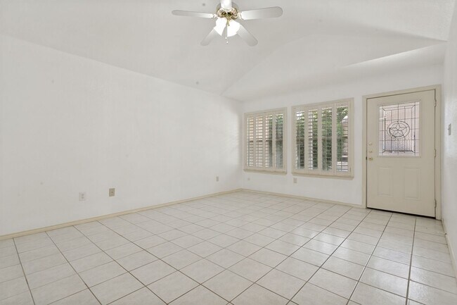 Building Photo - 2-BEDROOM, 2.5-BATHROOM DUPLEX/CONDOMINIUM IN TERRELL HEIGHTS