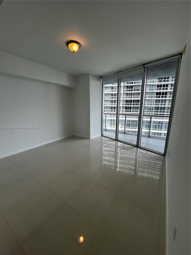 Building Photo - 495 Brickell Ave