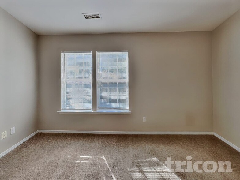 Building Photo - 3009 Softwind Dr