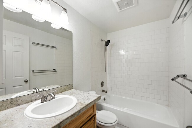 Building Photo - New Price! Convenient 1 bed condo is desir...