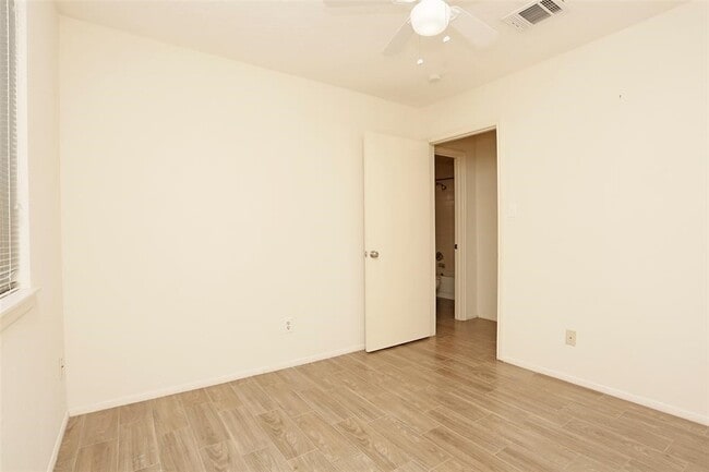 Building Photo - 1302 Silver Morning Dr