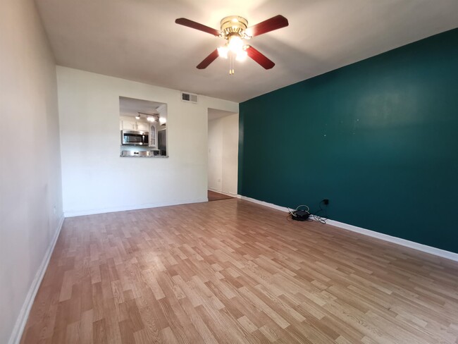 Building Photo - 737 Ridge Ave