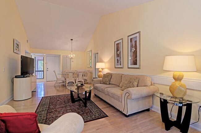 Building Photo - CHARMING PELICAN COVE CONDO!