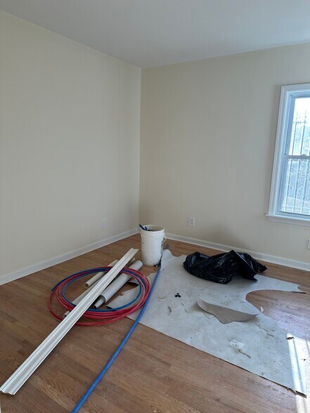 Building Photo - 162 Centre St