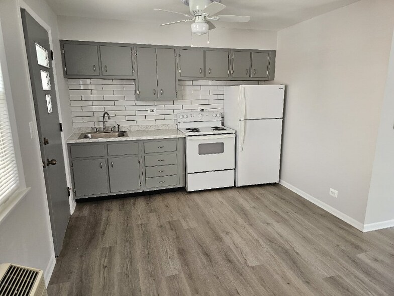Building Photo - 4855 Elm St