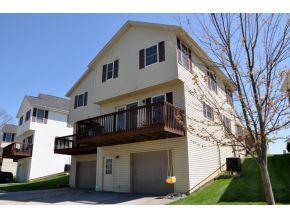 Building Photo - 3 Bedroom Townhome Available July 2026;  M...