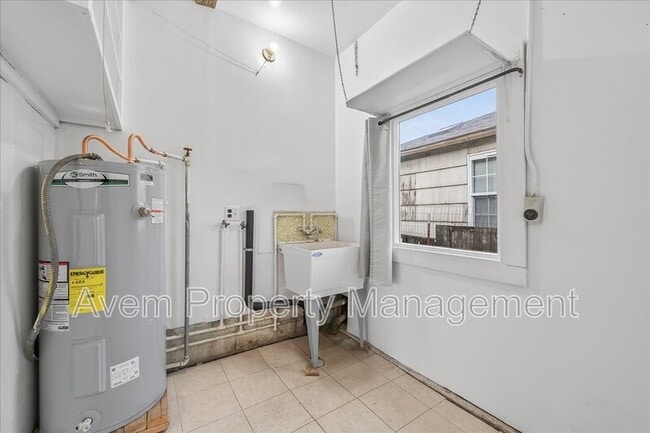 Building Photo - 7405 NE Jonesmore St