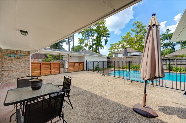 Building Photo - 5930 Miller Valley Dr