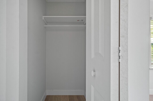 Building Photo - 137 SW 9th Ave