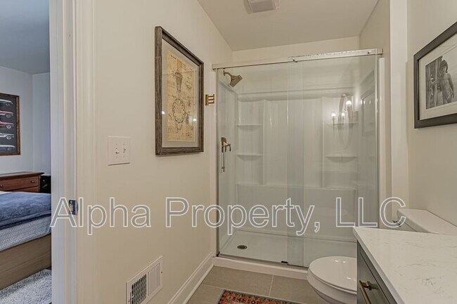Building Photo - 804 N Weston St