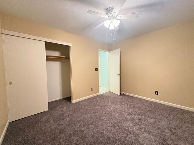 Building Photo - Three Bedroom Galt Home!