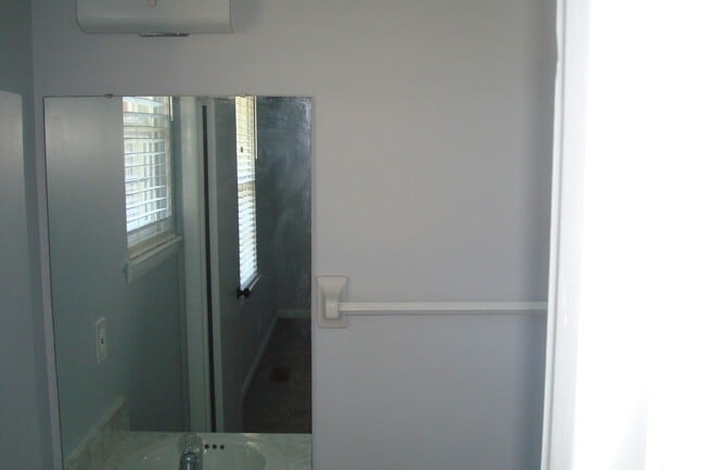 Building Photo - 502 Gracy Ave