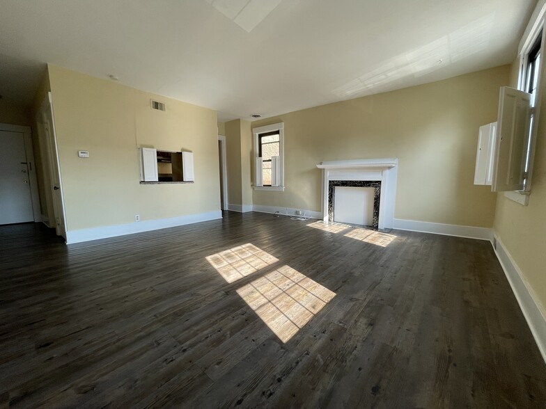 Living Room - 943 Saint James St