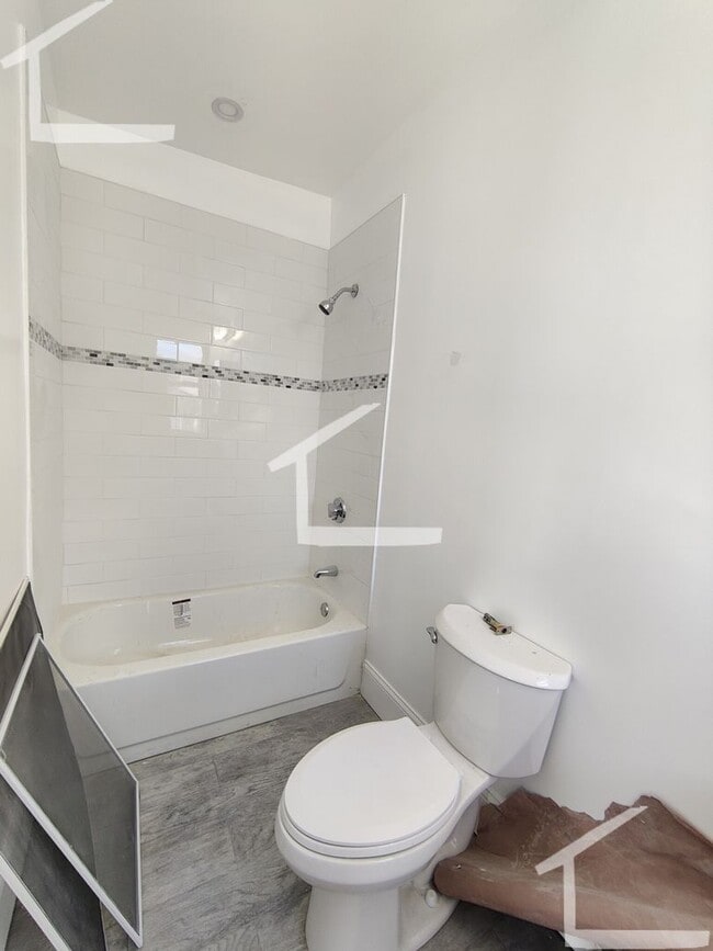 Building Photo - Huge 4 bed in Somerville