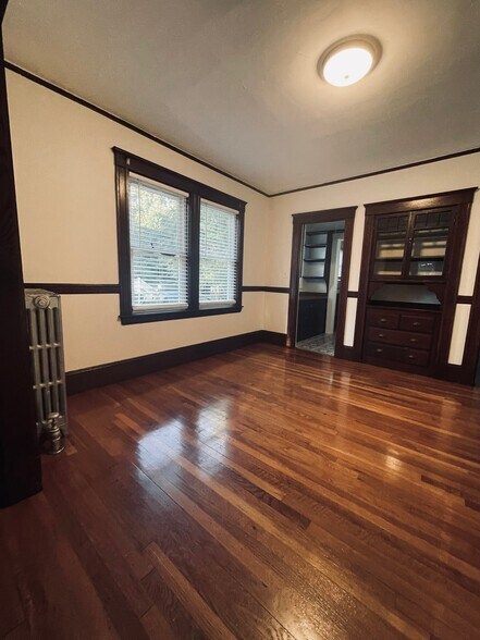 Building Photo - 50 Melendy Ave
