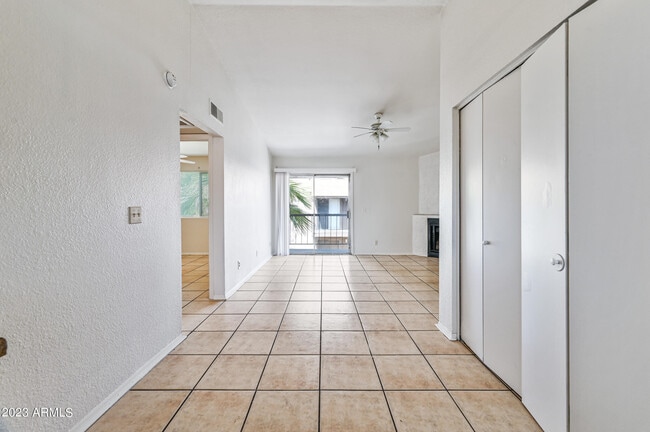 Building Photo - 10802 N 16th Ave