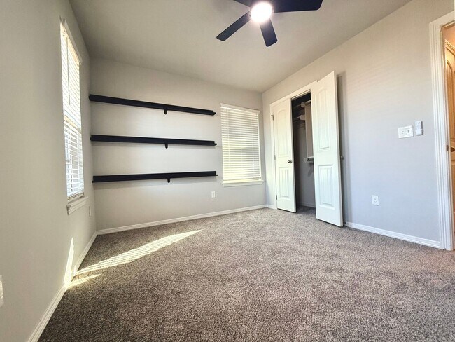 Building Photo - Beautiful 3BD 2BA w/ Bonus Room Located in Edmond's Falls at Vista Ln Addition!!