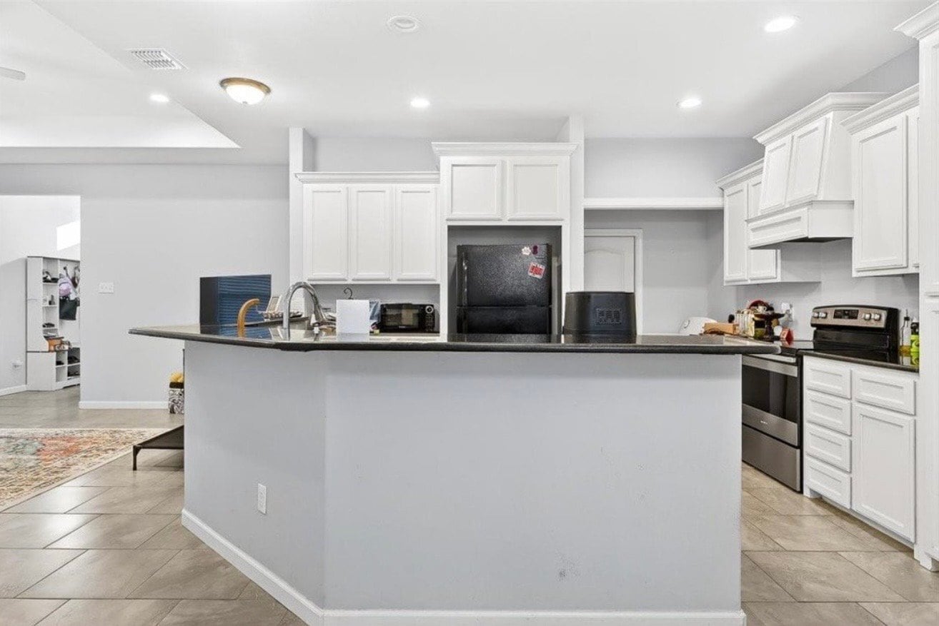 Building Photo - 6402 Williams Dr