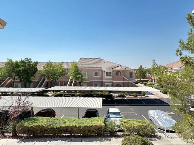 Building Photo - Silver Pines