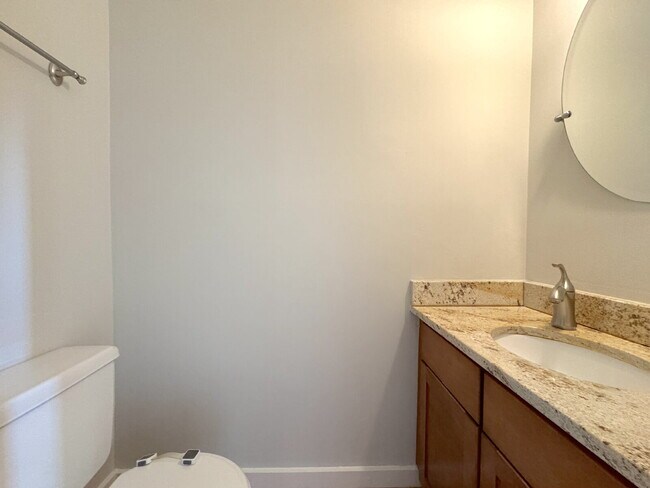 Building Photo - Premier Del Ray Townhome: Steps from The Avenue