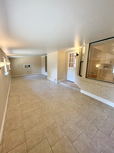 Building Photo - 1800 Cimarron Trail