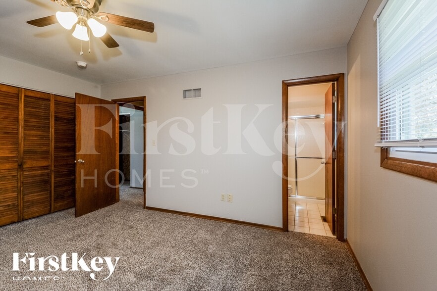 Building Photo - 3217 Yale Blvd