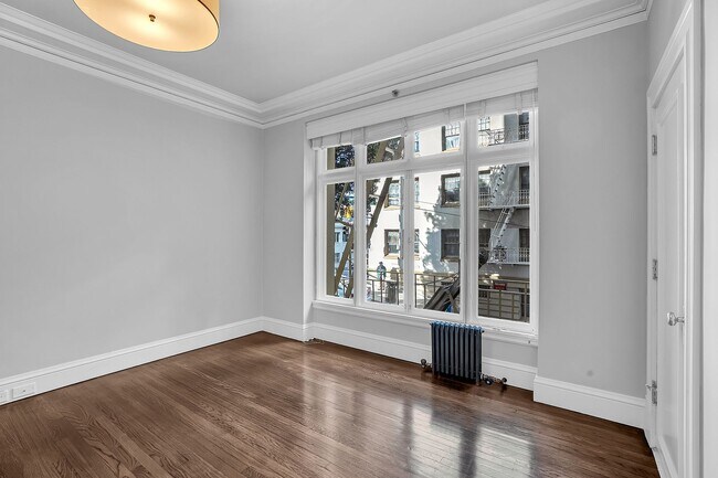 Building Photo - Remodeled 1br+office at the storied Francesca building