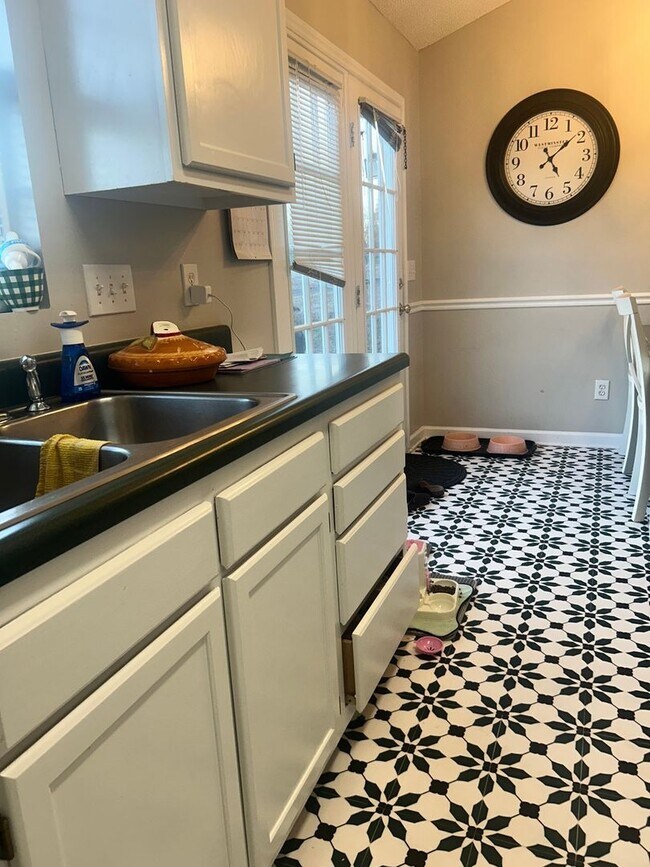 Building Photo - Charming 3BR House in High Point