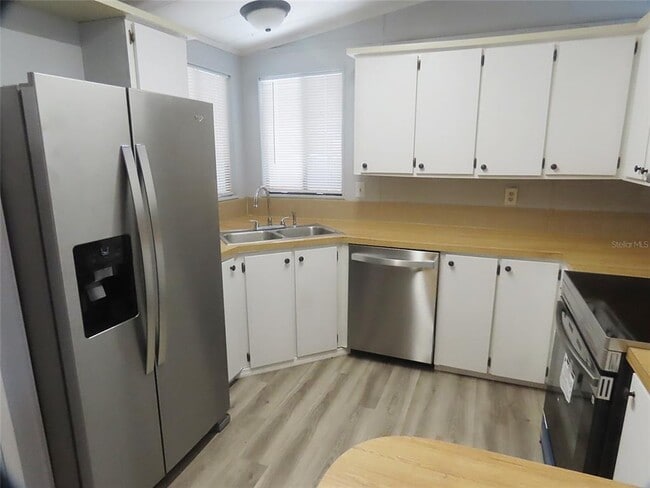 Building Photo - 1077 Quail Dr