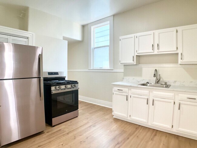 Building Photo - LOWERED PRICE! FULL FLOOR FLAT! Bay Window...