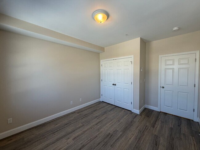 Building Photo - 129 Kenoza Ave