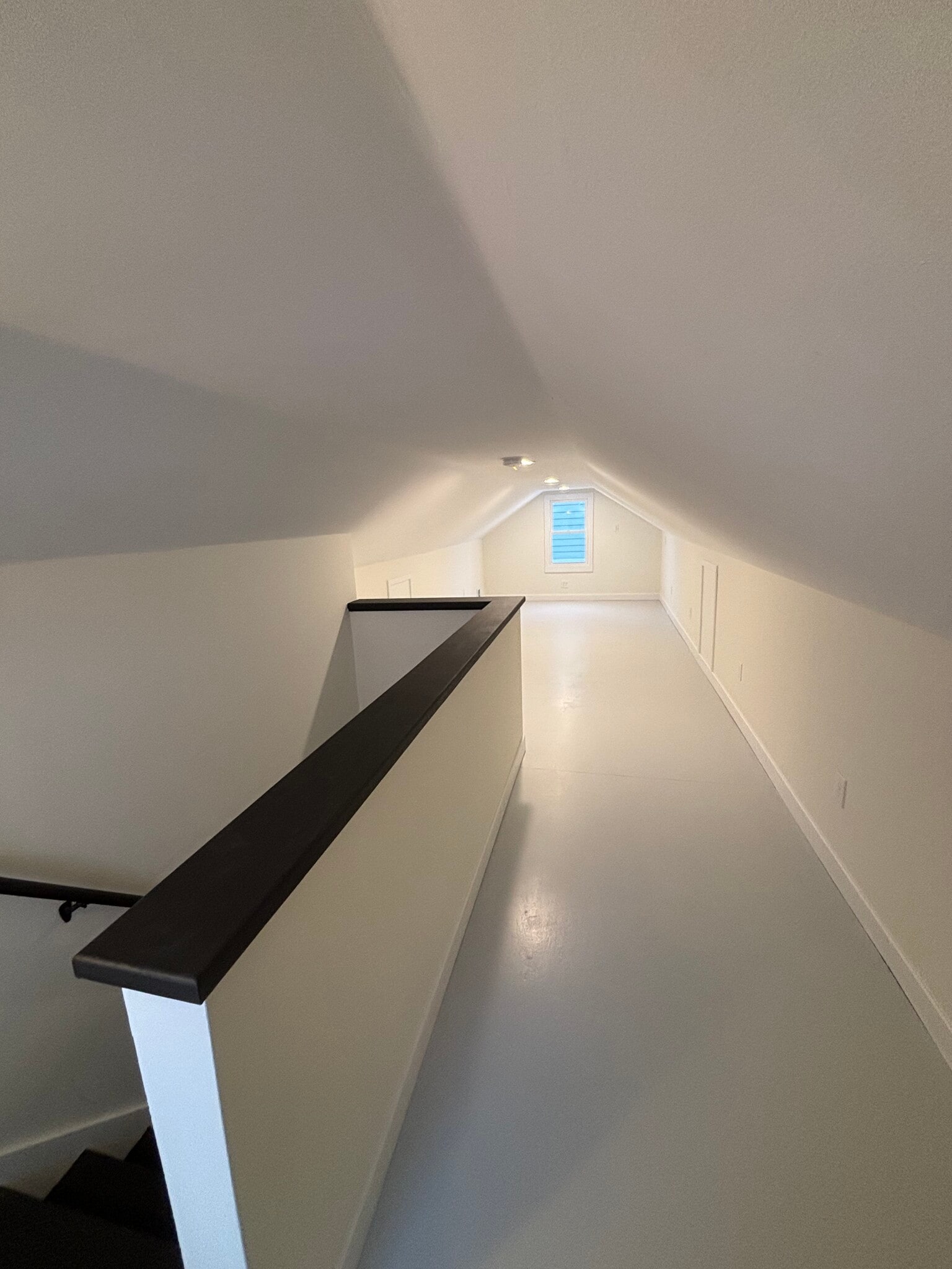 Upper Level Bed - 583 Cromwell Ave