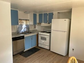 Building Photo - 3 bed/2 bath Trailer - COMING SOON!