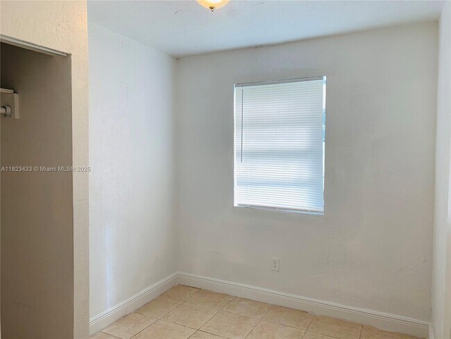 Building Photo - 701 NE 86th St
