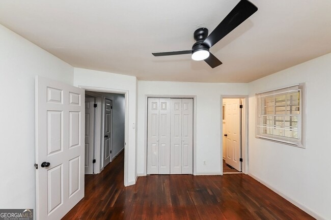 Building Photo - 210 Oak Dr SE