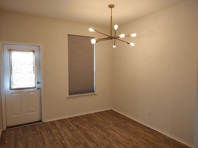 Building Photo - Cute house in Buda