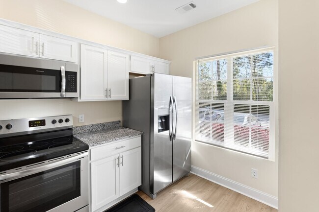 Building Photo - Two Bedroom Townhome