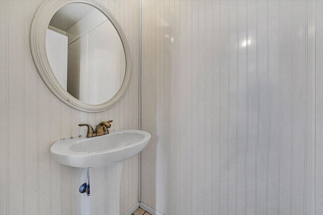 Building Photo - 7311 Maple Ct SW