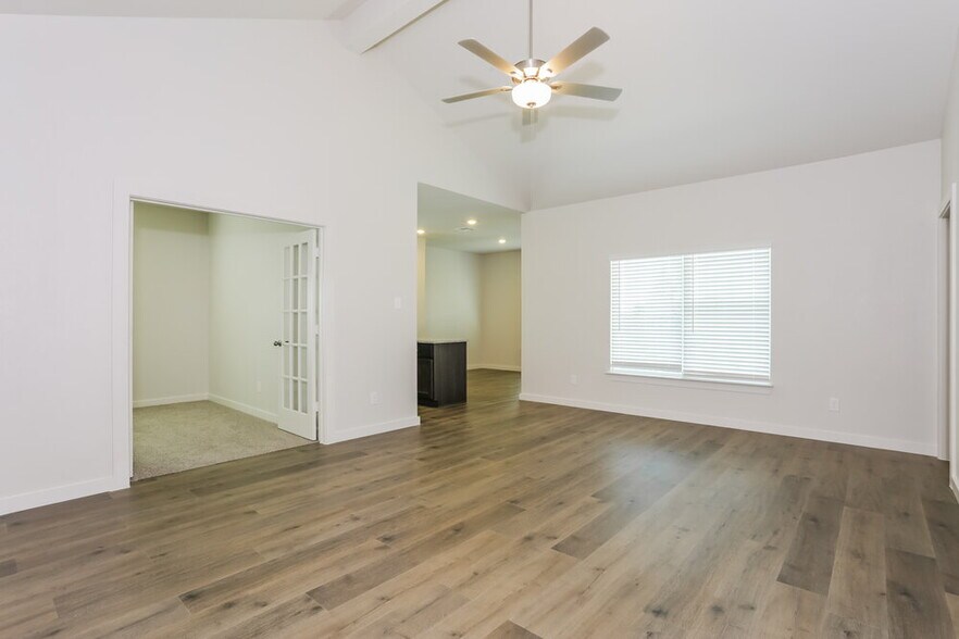 Building Photo - 1540 Woodwinds Dr