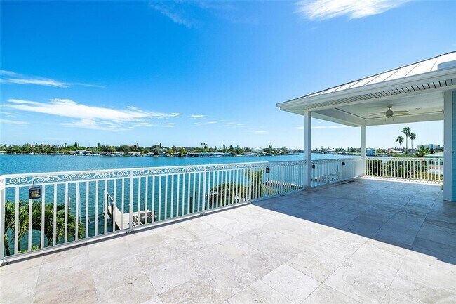 Building Photo - 821 Bay Point Dr