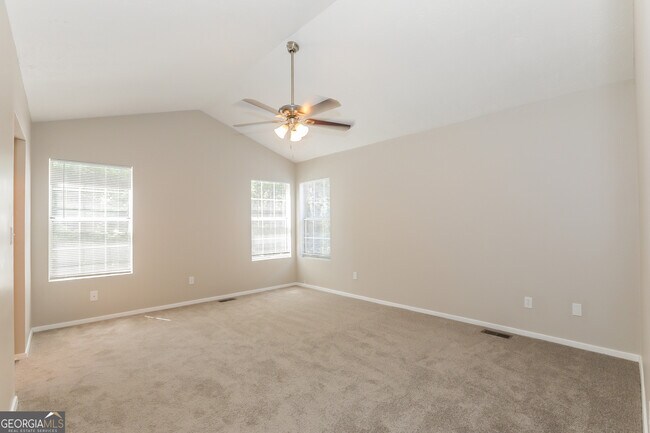 Building Photo - 3020 Linden Dr