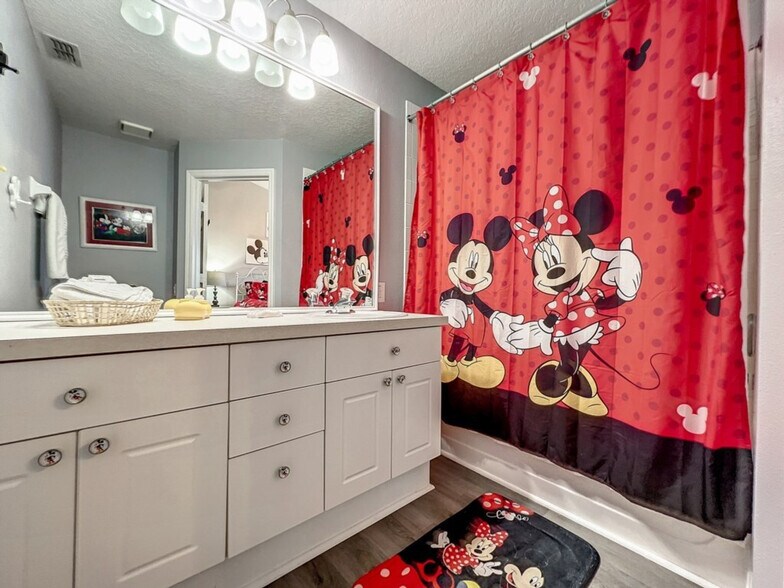 Building Photo - 2314 Silver Palm Dr