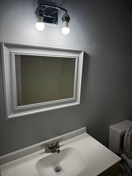 Building Photo - 824 Tanner St