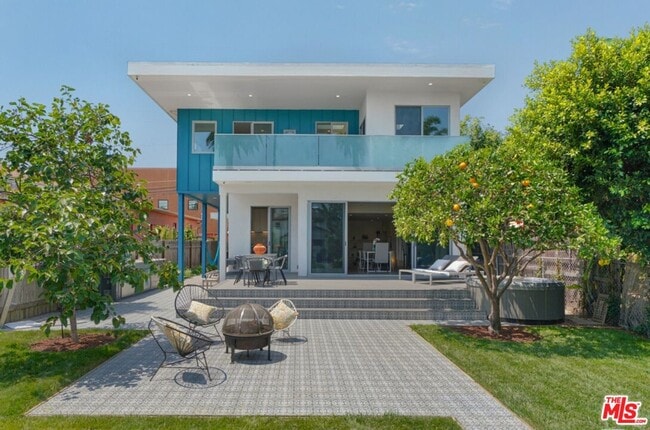 Building Photo - 611 Flower Ave
