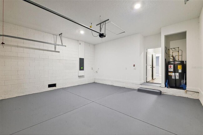 Building Photo - 717 Robin Ct