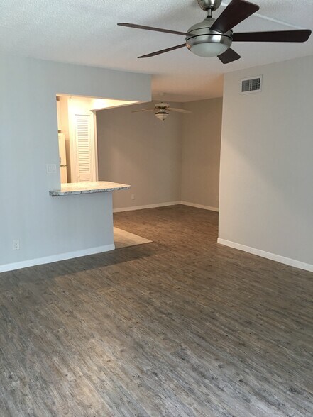 Kitchen and Dinning Room - 1271 NW 13th St