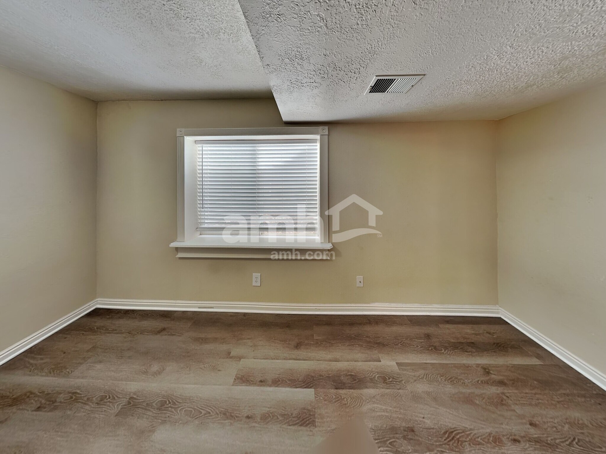 Building Photo - 1716 S 2900 E St