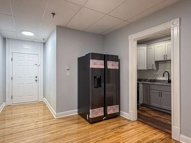 Building Photo - 11 Lawrence St