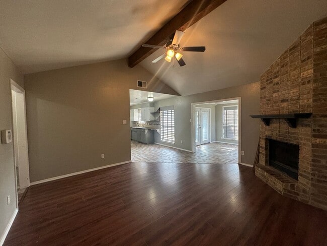 Building Photo - Minutes to Barksdale Air Force Base...